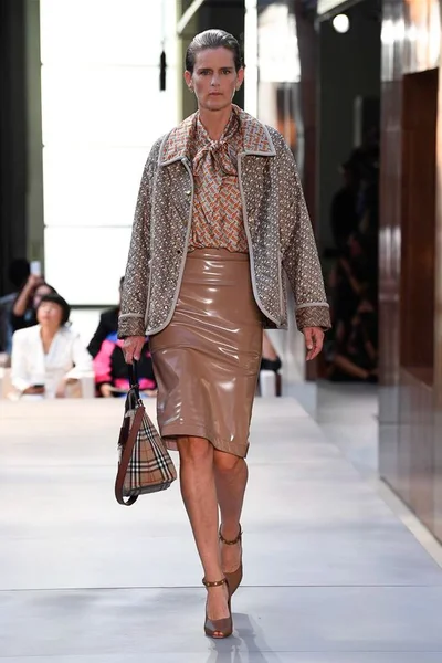 Look 25